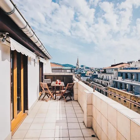 Beachtown By People San Sebastián